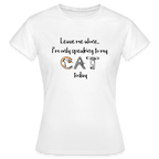 Weißes Damen-T-Shirt mit Aufdruck „Leave me alone, I’m only speaking to my cat today“ – Petllective Fun-Shirt mit Katzenmotiv