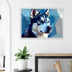 Abstrakter Husky: Premium-Poster mit Rahmen – Leuchtende Augen im geometrischen Design-petllective