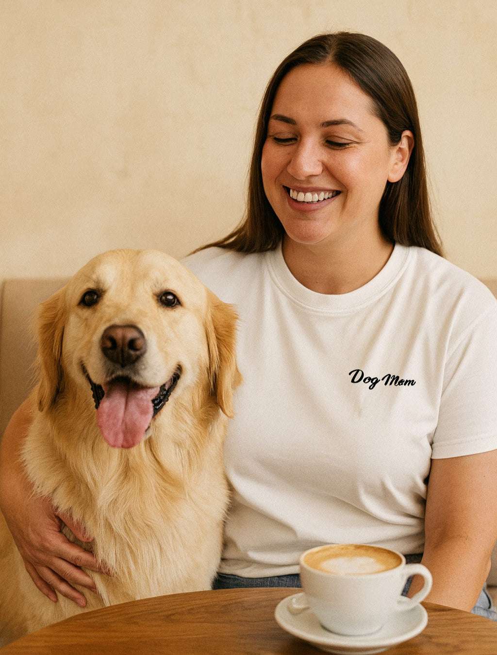 Dog Mom T-Shirt mit Stickerei – Nachhaltiges Bio-Baumwollshirt-petllective