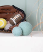 BUDDY. Hundespielzeug aus Schafwolle "Ball" - Mint