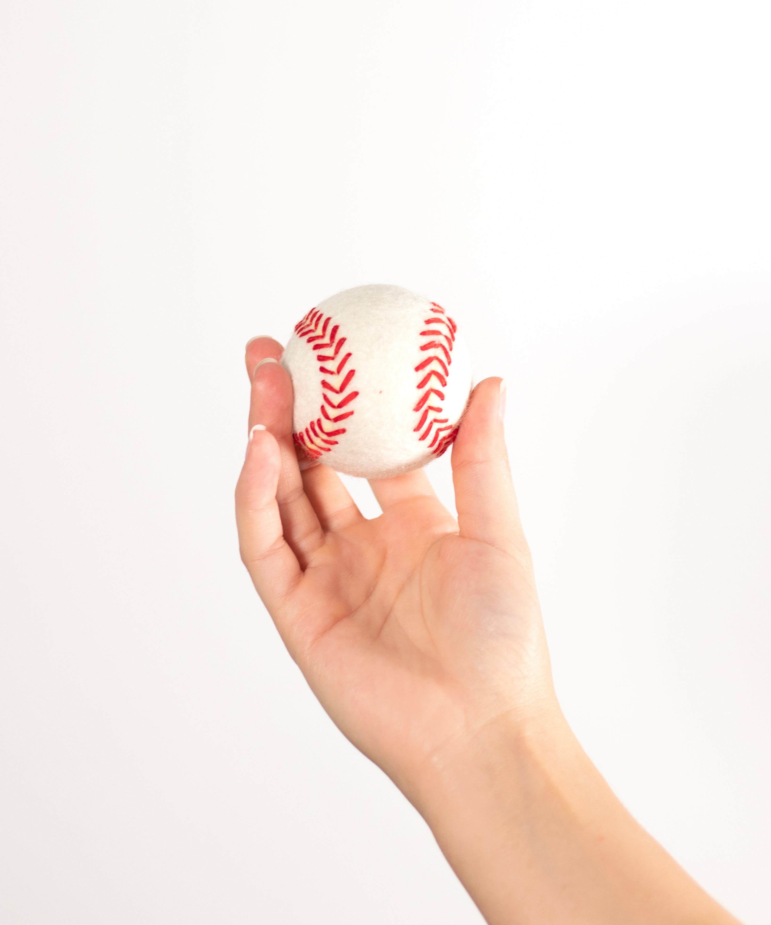 BUDDY. Hundespielzeug aus Schafwolle "Baseball"